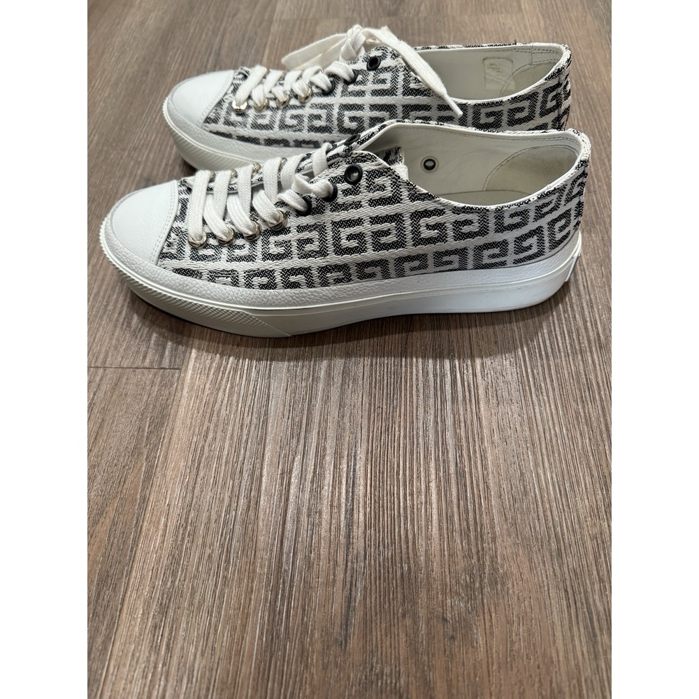 Givenchy Black & White  City  Low Sneakers Size‎ 38
